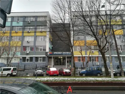 Cladire de birouri de vanzare in zona Crangasi